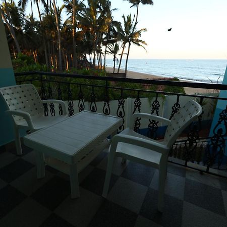 Lamel Cove Beach Resort Пондичери Екстериор снимка