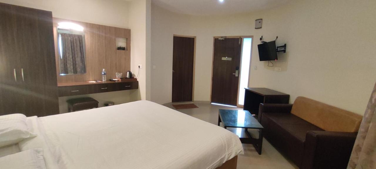 Lamel Cove Beach Resort Пондичери Екстериор снимка
