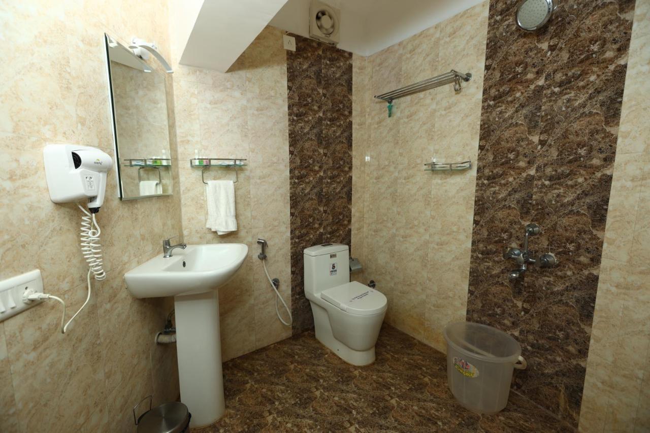 Lamel Cove Beach Resort Пондичери Екстериор снимка