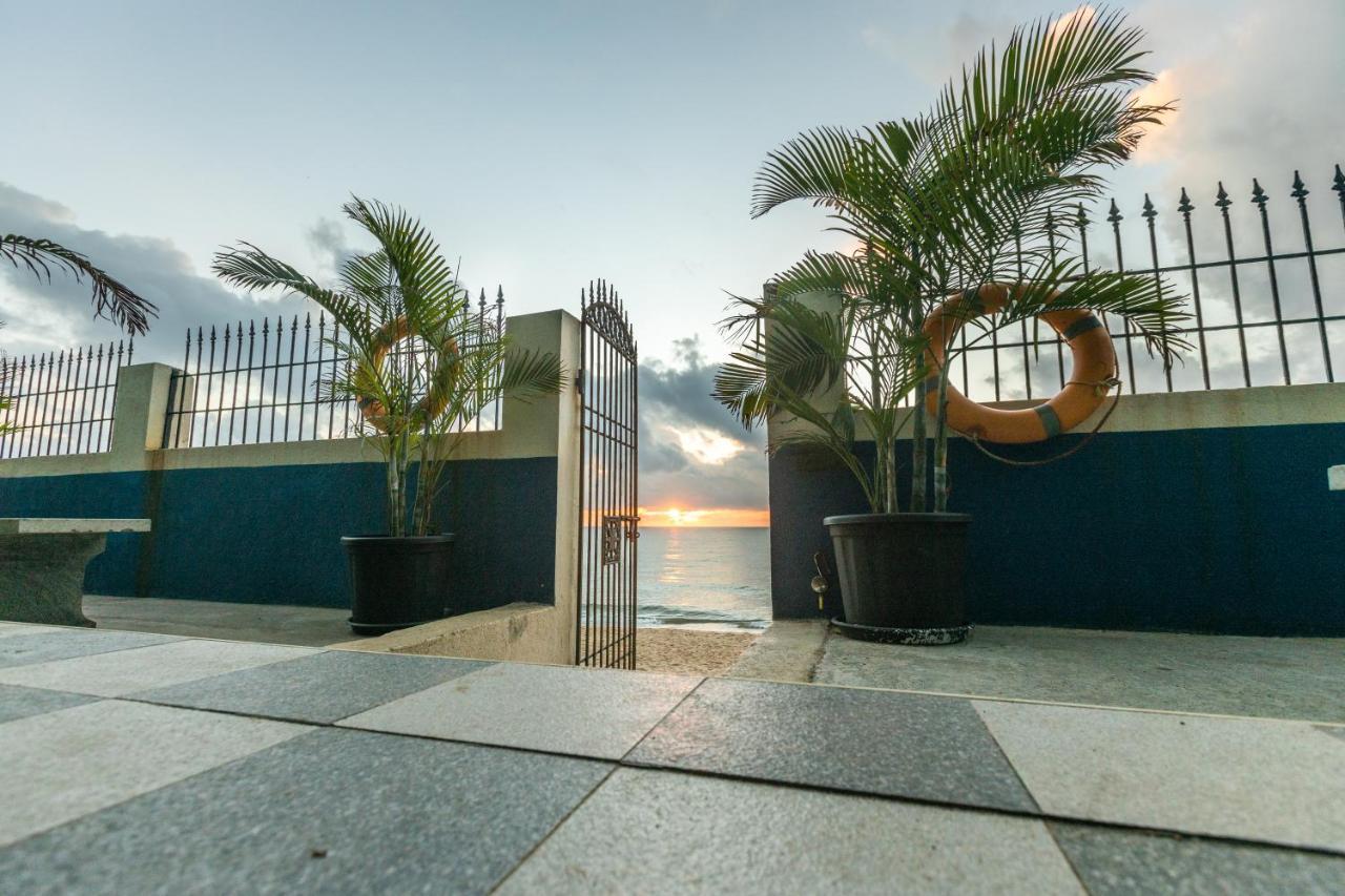 Lamel Cove Beach Resort Пондичери Екстериор снимка