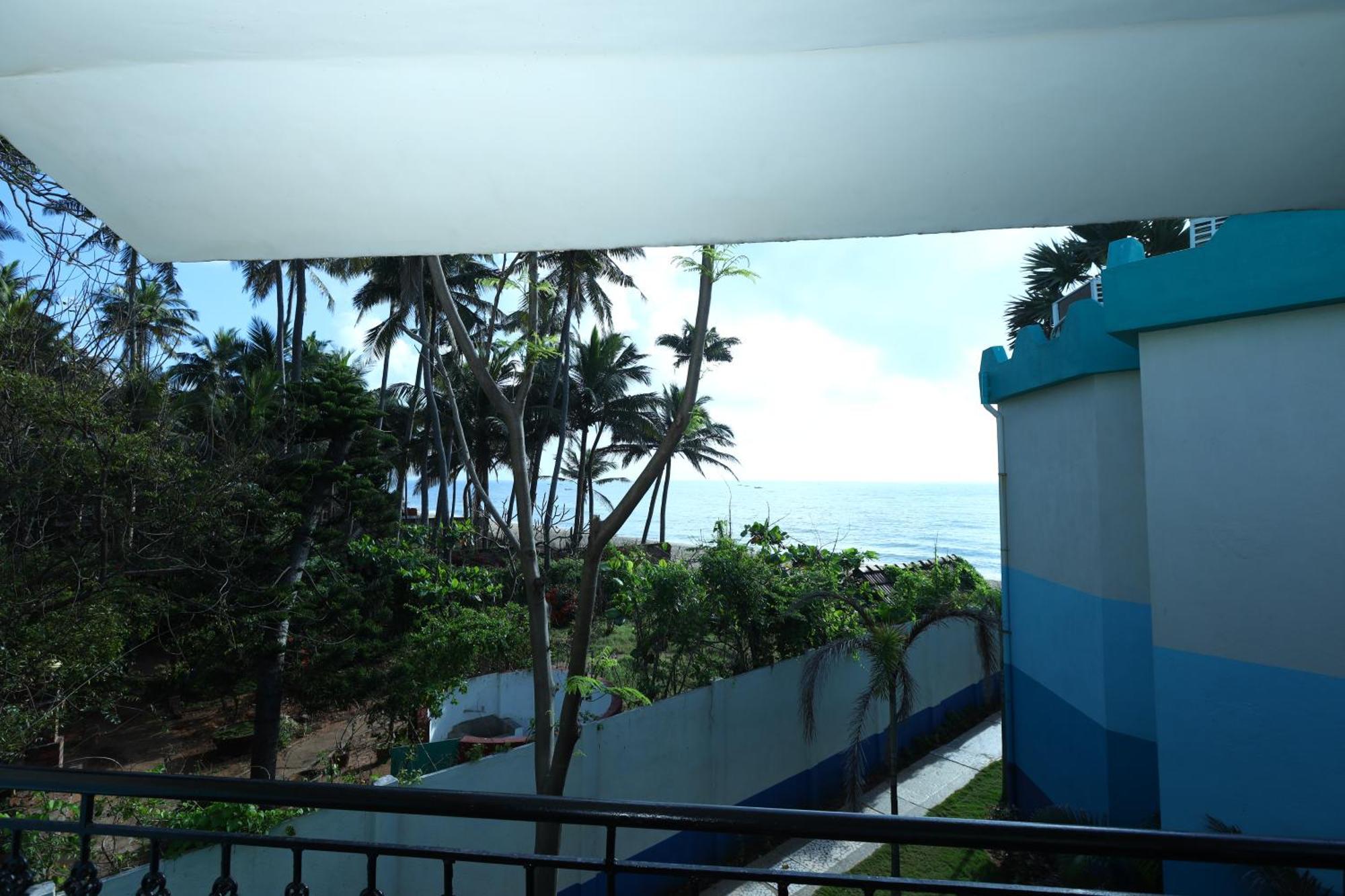 Lamel Cove Beach Resort Пондичери Екстериор снимка