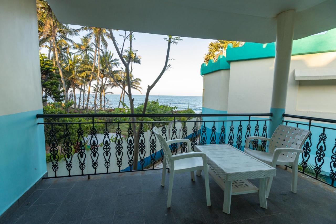 Lamel Cove Beach Resort Пондичери Екстериор снимка